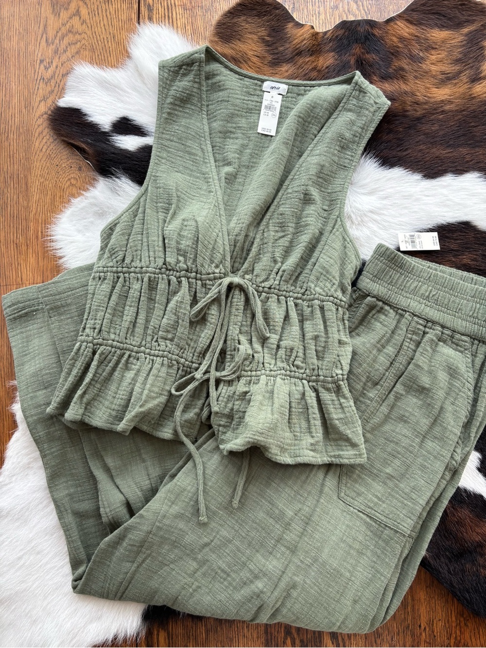 aerie Olive Textured Drawstring Peplum Lounge Set. Vest is sz M. Pants are a LG